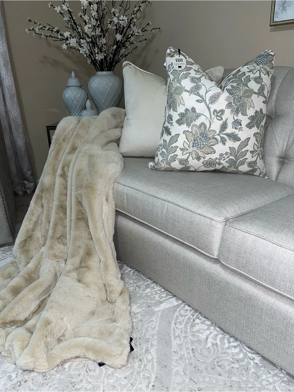 1-NWT CALLISTO HOME LUXURY VELVET DECORATIVE THROW PILLOW (T07263F11)